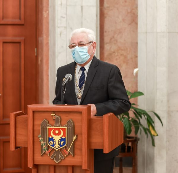 Medicul microbiolog, Alexandru Lungu, decorat cu „Ordinul Republicii”, în semn de apreciere a succeselor profesionale